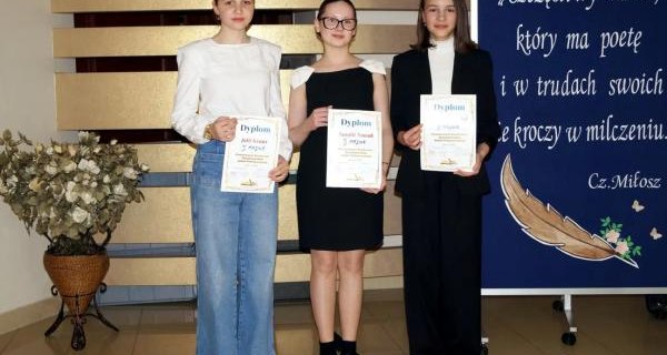 Suskie uczennice laureatkami Powiatowego Konkursu Recytatorskiego