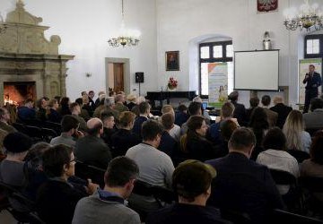 Parki narodowe w otoczeniu społeczno-gospodarczym. Konferencja Naukowa w Suchej Beskidzkiej.