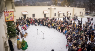 Orszak Trzech Króli przeszedł ulicami Suchej Beskidzkiej