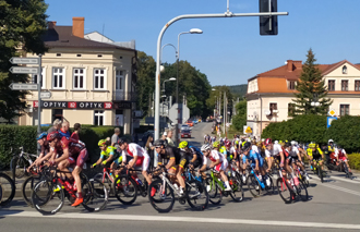 Barwny peleton prestiżowego 31. Wyścigu