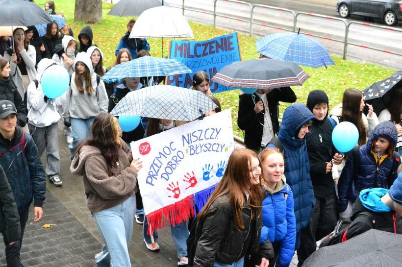 Maszerując protestowali przeciwko przemocy