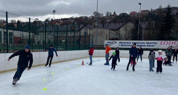 Zapraszamy do udziału w X Otwartych Mistrzostwach Suchej Beskidzkiej w jeździe szybkiej na lodzie