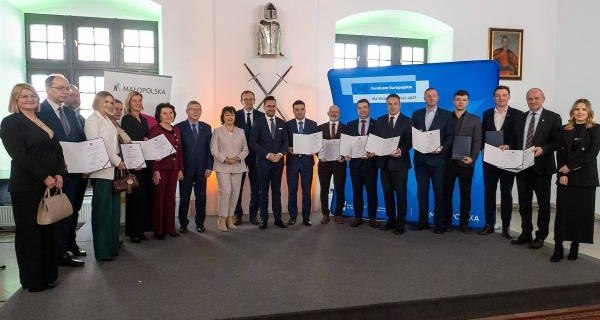 Zamek Suski miejscem ważnych decyzji — promesy trafiły do pięciu powiatów