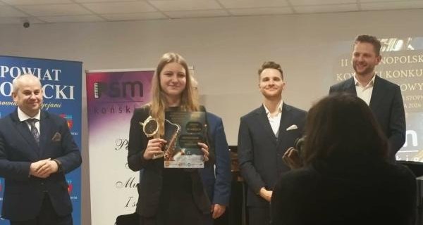 Uczennice Szkoły Muzycznej w Suchej Beskidzkiej laureatkami Ogólnopolskiego Konkursu Saksofonowego w Końskich