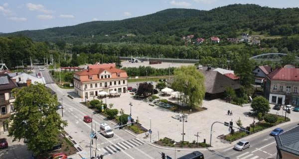Sucha Beskidzka z lotu ptaka – wyjątkowa perspektywa miasta