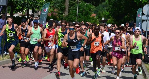 Pobiegną wieczorem przez miasto. Trwają zapisy do jubileuszowej „Suskiej Piątki”