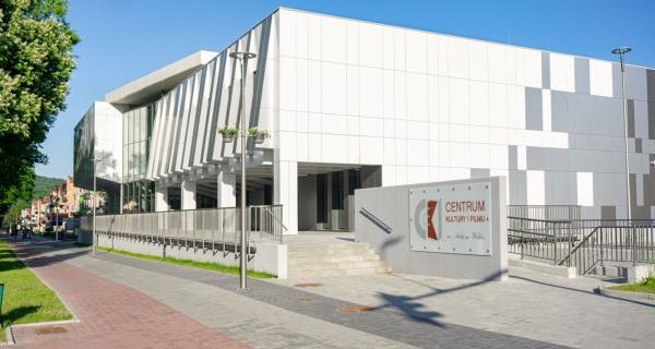 Budowa Centrum Kultury i Filmu im. Billy’ego Wildera w Suchej Beskidzkiej – „Hipermarket kultury XXI wieku” nominowana do nagrody! Zagłosuj!