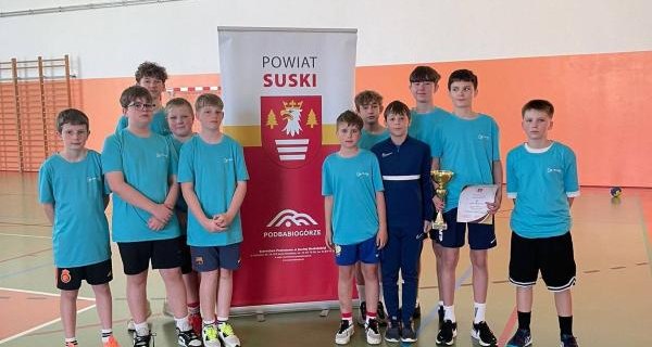Uczniowie SP nr 1 w Suchej Beskidzkiej mistrzami powiatu w piłce ręcznej