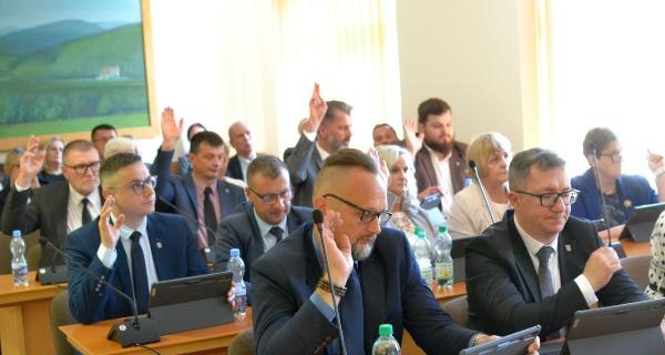 Jednogłośne wotum zaufania i absolutorium dla Burmistrza Miasta
