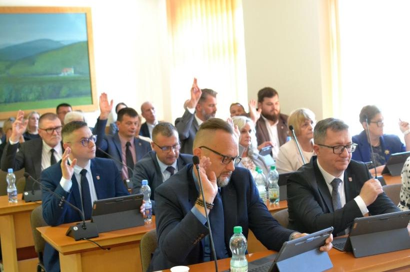 Jednogłośne wotum zaufania i absolutorium dla Burmistrza Miasta