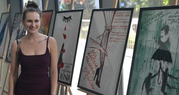 Magia kina na plakacie. Wernisaż wystawy Karoliny Glanowskiej otworzył Festiwal Artystyczny Urodziny Billy'ego Wildera