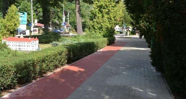 Przebudowano chodnik i ścieżkę rowerową przed Urzędem Miasta