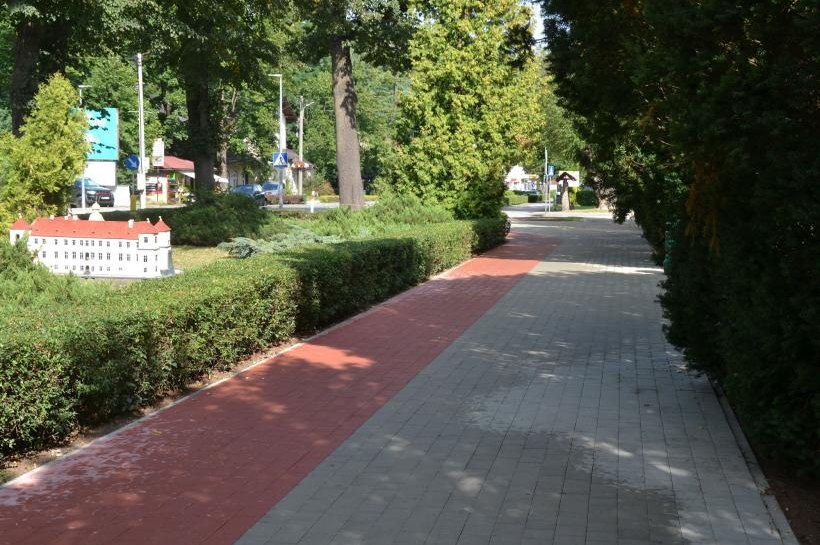 Przebudowano chodnik i ścieżkę rowerową przed Urzędem Miasta