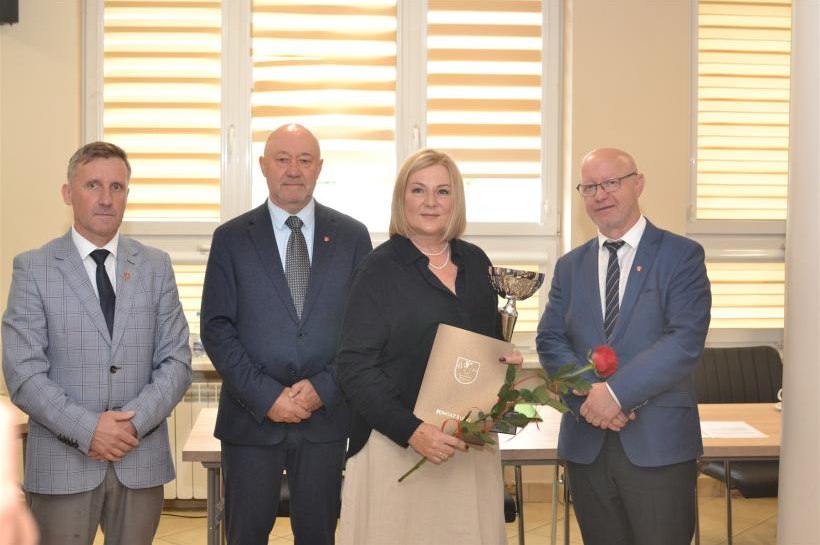 Szkoła Podstawowa nr 1 w Suchej Beskidzkiej triumfatorem sportowej rywalizacji w powiecie suskim