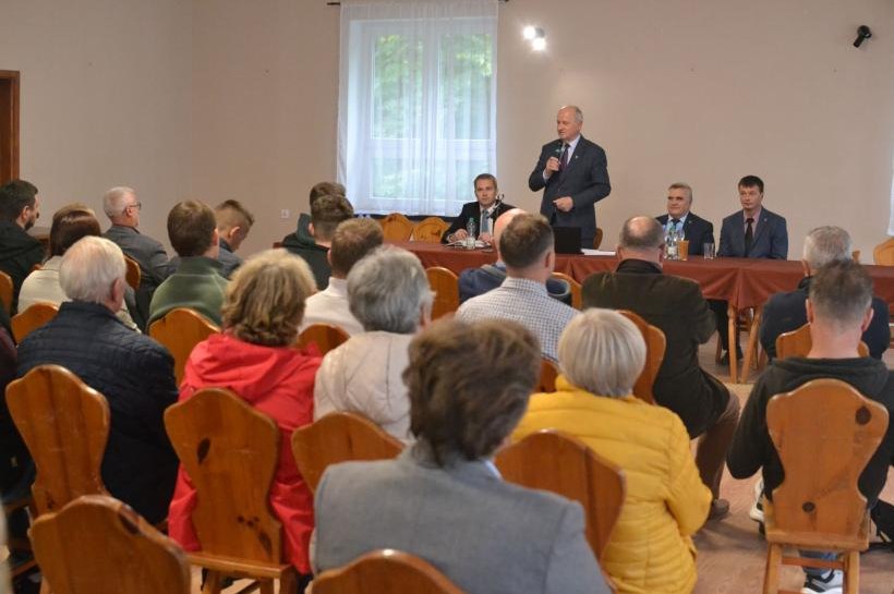 Bezpośrednio o sprawach miasta. Burmistrz Suchej Beskidzkiej i radni odbyli cykl spotkań z mieszkańcami